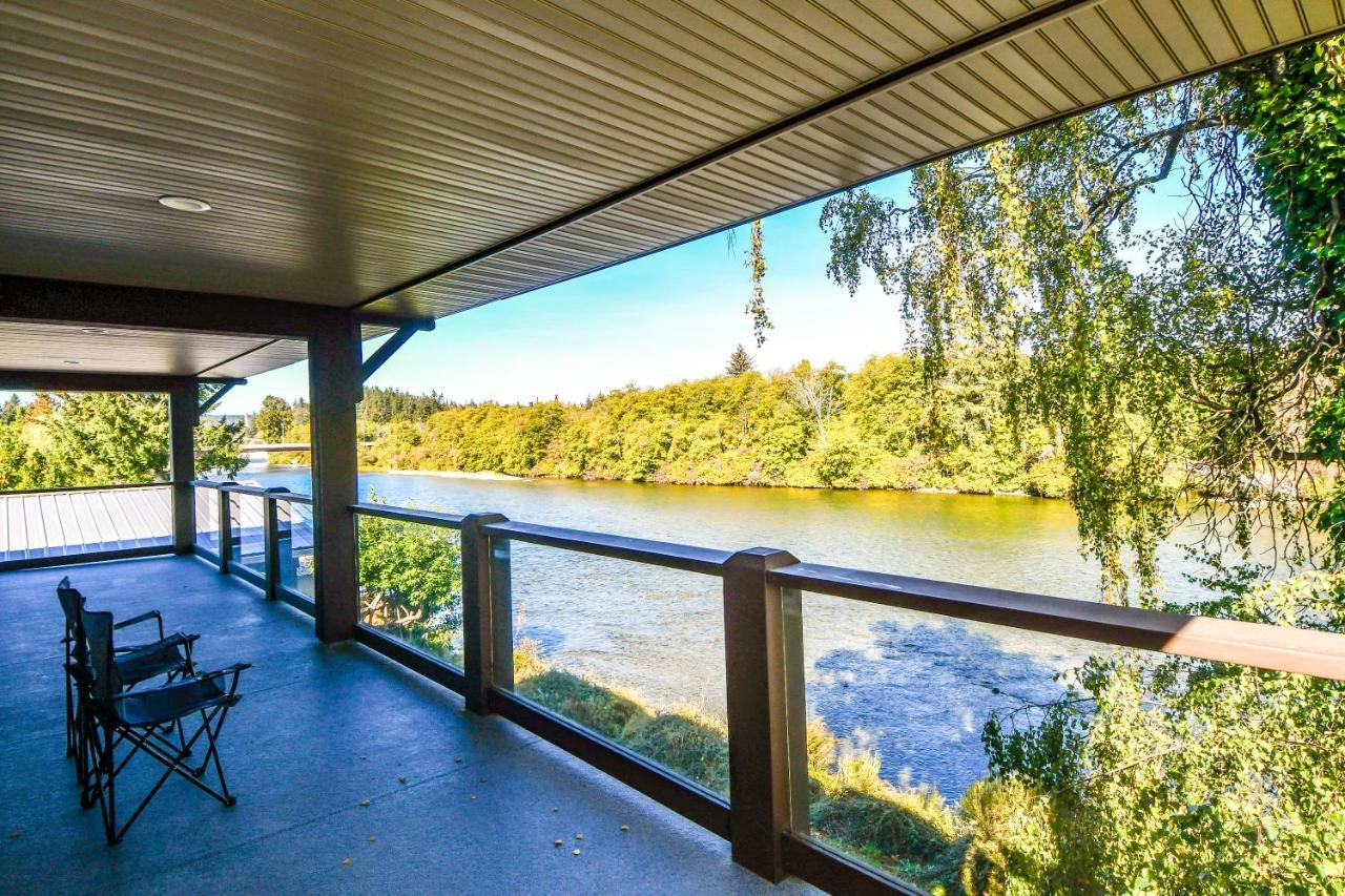 Chateau Riverside Campbell River Exterior foto