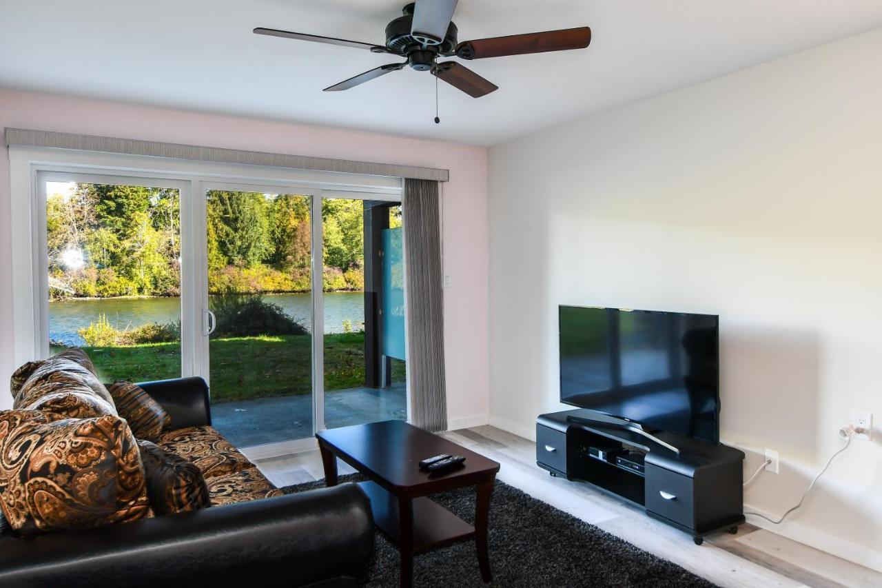 Chateau Riverside Campbell River Exterior foto
